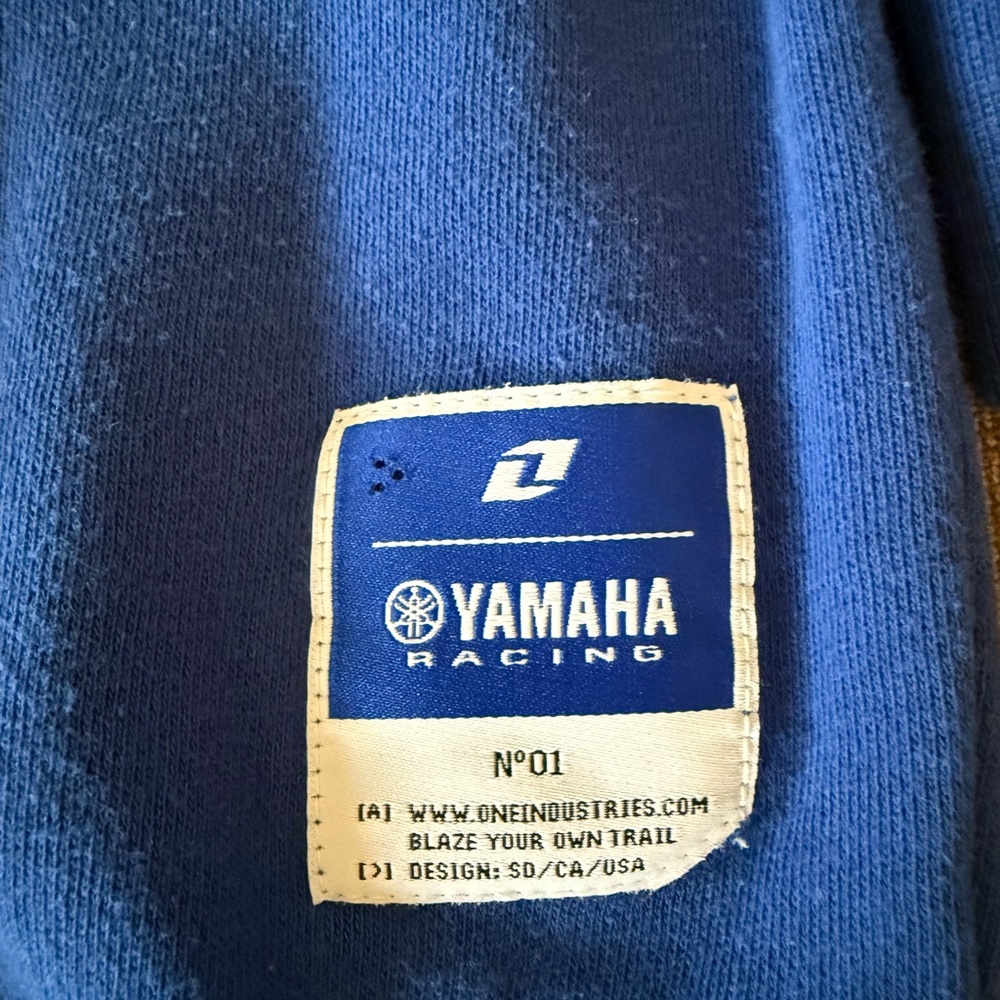 Yamaha Racing boys hoodie, size medium - Picture 4 of 4
